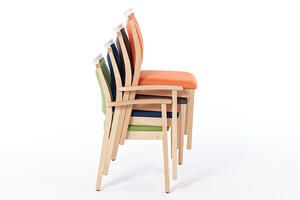 Das Holz gibt jedem Stuhl ein eigenes Design Das Holz gibt jedem Stuhl ein eigenes Design